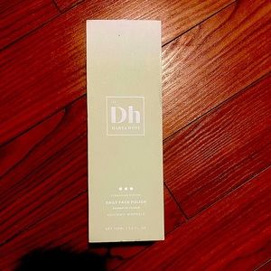 Darya Hope Volcanic Mineral Daily Face Polish